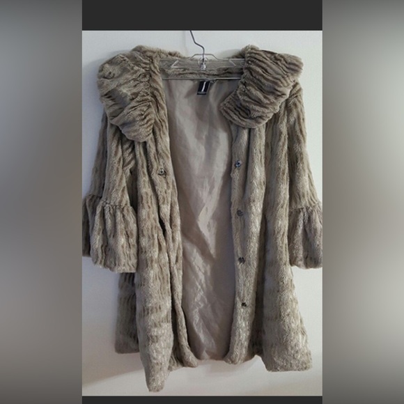 Evening coat, Izabel London taupe/beige coloring. So soft. Excellent condition - Picture 1 of 4